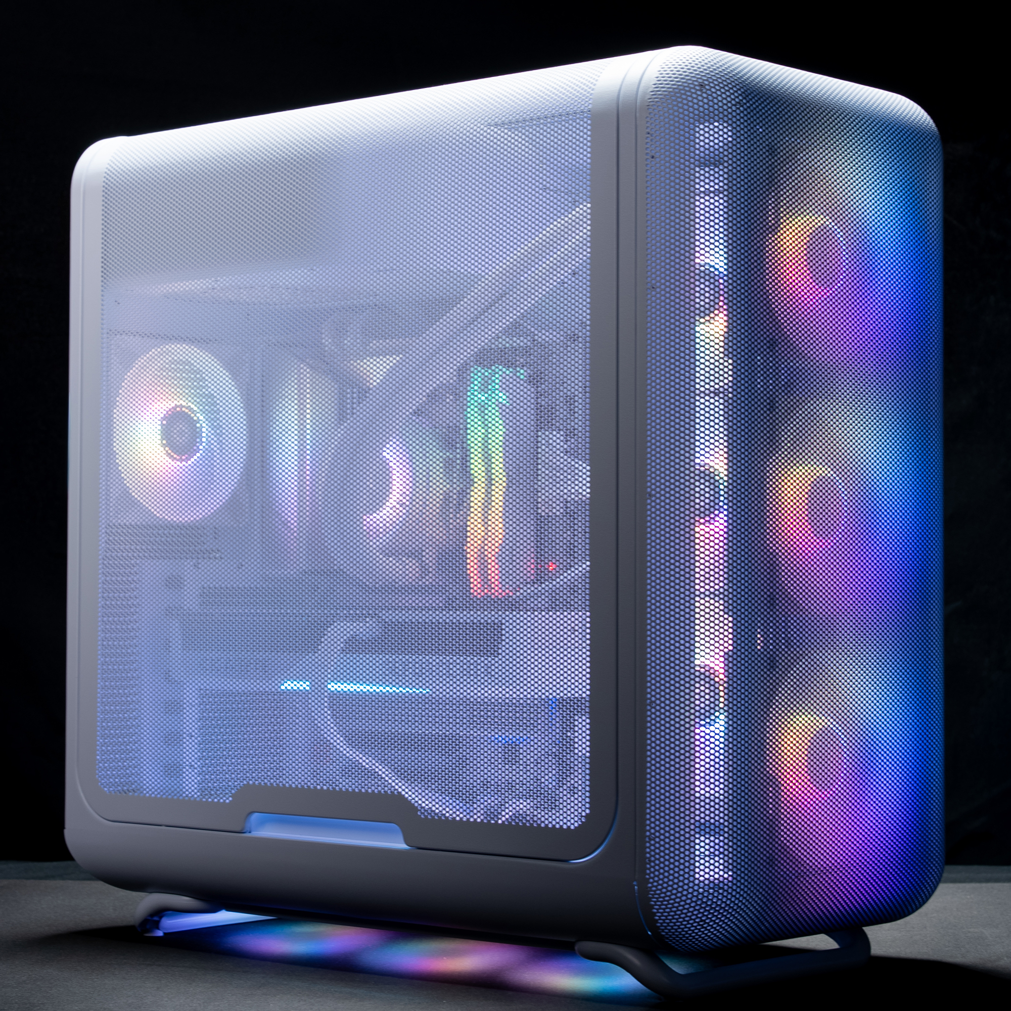 ARMOURY AMD Ryzen 7 9800X3D GeForce RTX 5070 Ti 32GB RAM 2TB SSD W11P(Open Box)