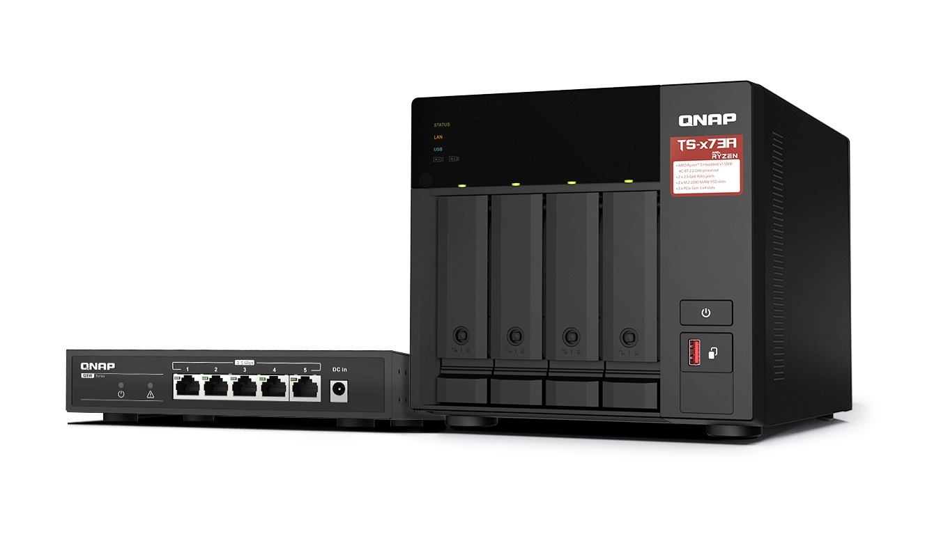 Boîtier NAS QNAP TS-473A 4 baies avec commutateur réseau QSW-1105-5T