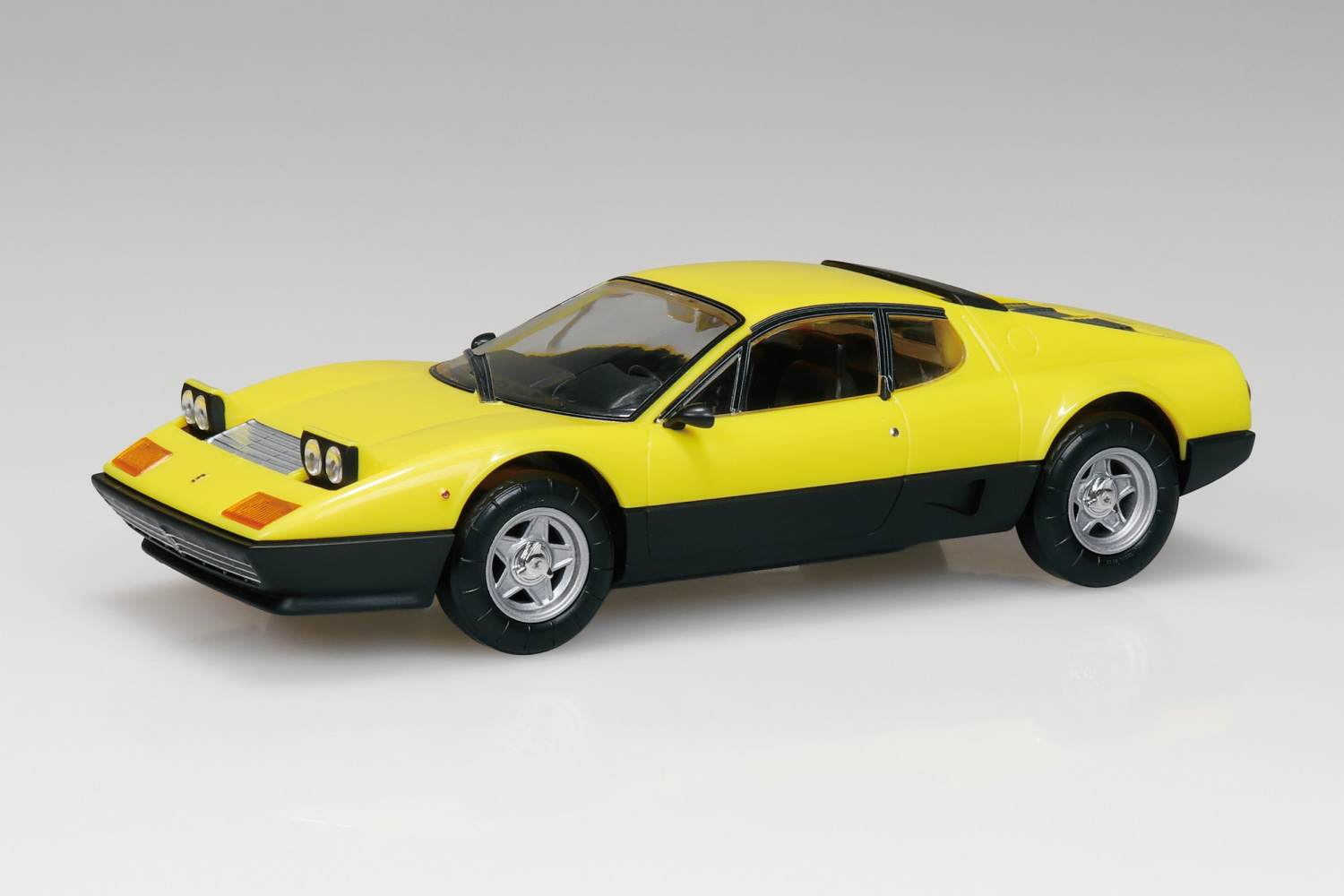 Aoshima 1/32 SNAP KIT #26-RD Ferrari 512 BB (Yellow)