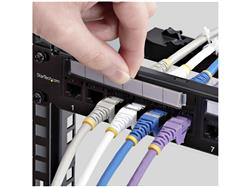 STARTECH 24 PORT 1U FEED THROUGH PATCH PANEL WITH CABLE MANAGEMENT BAR