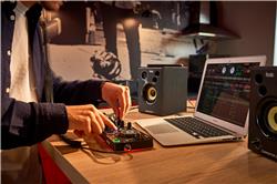 HERCULES DJ Control Starlight - Contrôleur DJ avec Serato DJ Lite