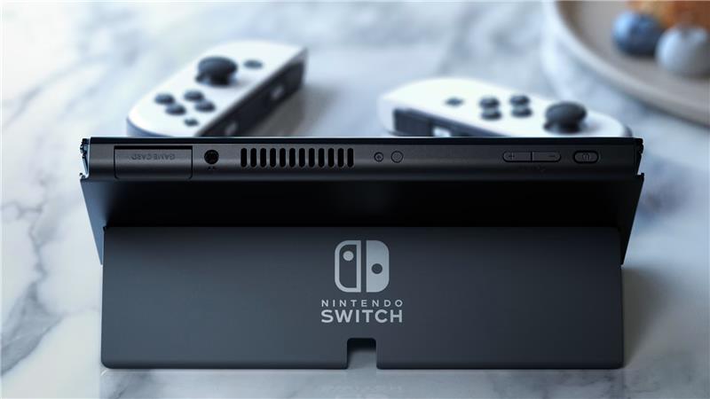 Nintendo Switch (OLED Model) Console - White - Canada Computers
